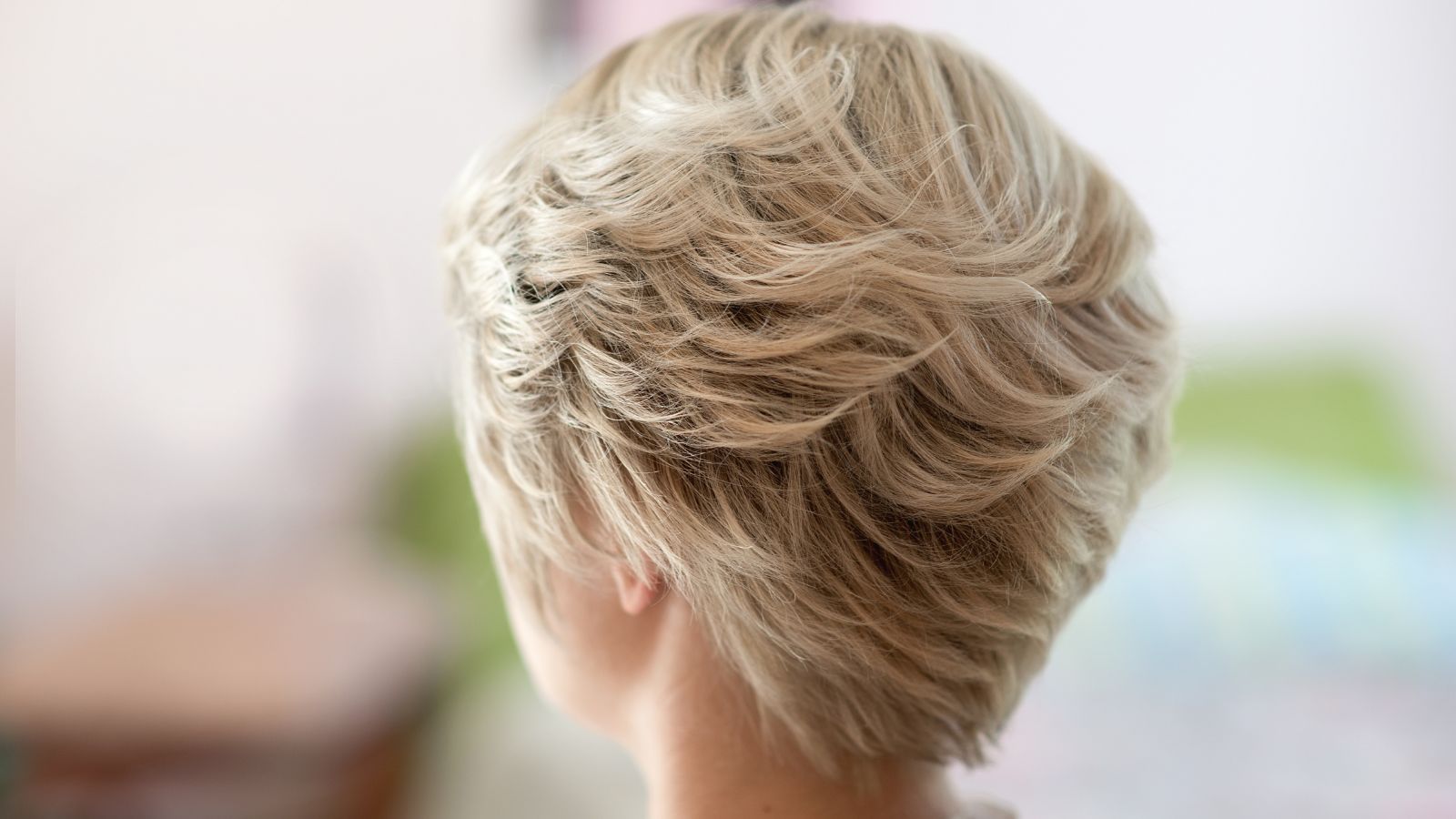 Feather layers short hair style
